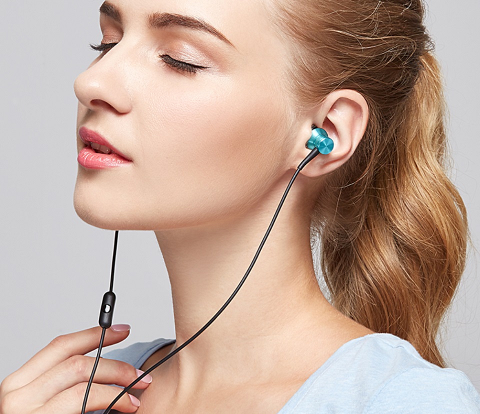 1MORE-Piston-Fit-Headphones-100.jpg