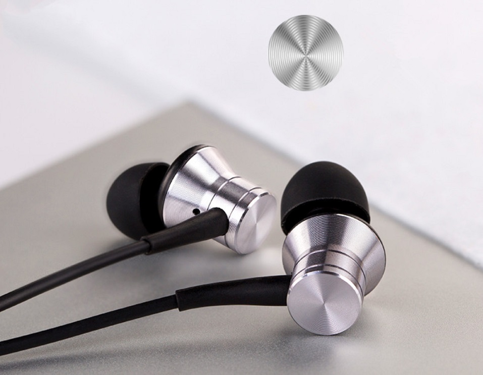 1MORE-Piston-Fit-Headphones-7.jpg