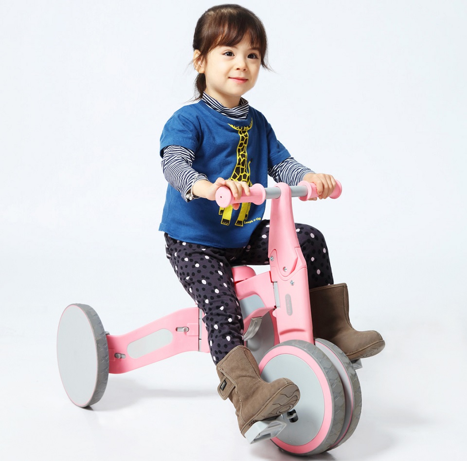 Дитячий велосипед 700Kids TF1 дівчинка на велосипеді