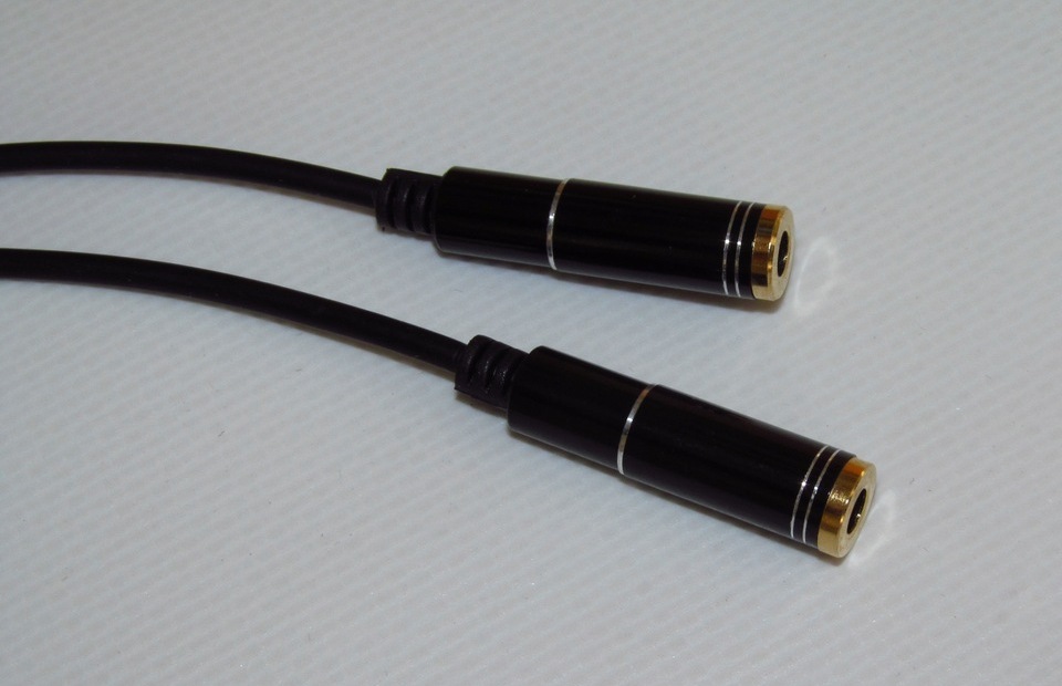Dual Splitter for 2 listeners black