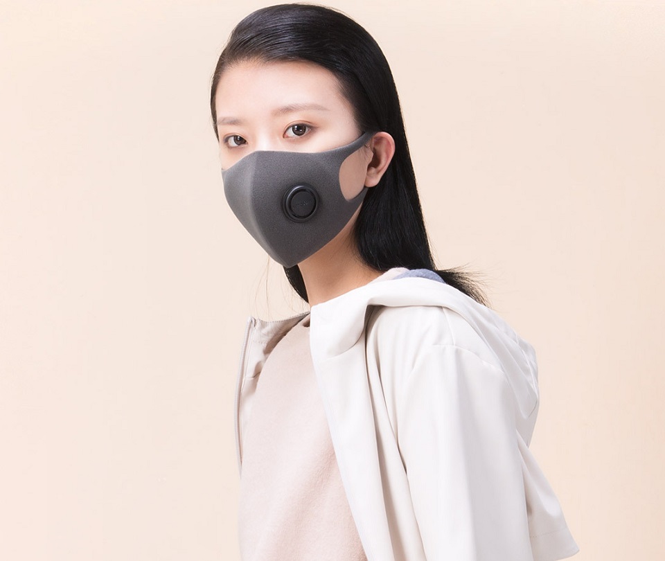 Маска для очищення повітря SmartMi Black 3pcs дівчина в масці в приміщенні