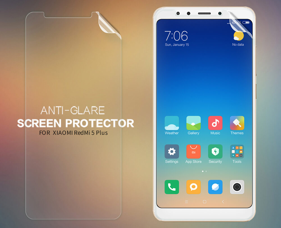 Захисна плівка Nillkin Matte Protective Film Xiaomi Redmi 5 Plus біля екрану смартфона