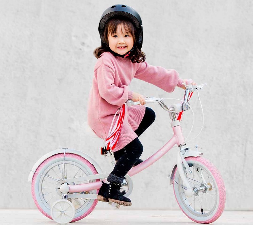 Велосипед Ninebot Kids Bike Pink/White N1KG16 for Girls 5-8 years девочка за рулем
