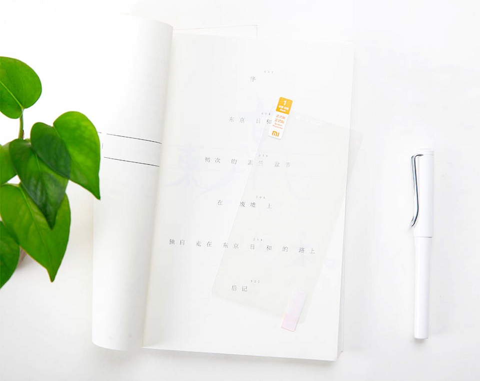 Захисна плівка до смартфонів Xiaomi Mi 5s Plus на книзі