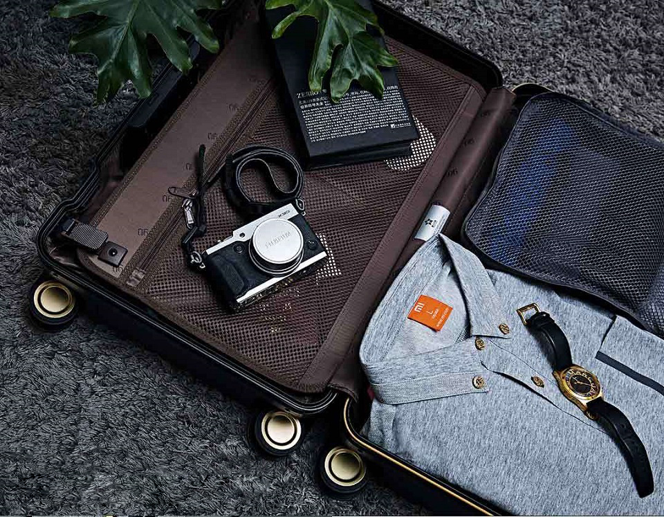 Чемодан RunMi 90 Points Smart Metal Suitcase Fingerprint Unlock Black 20" внутренние секции