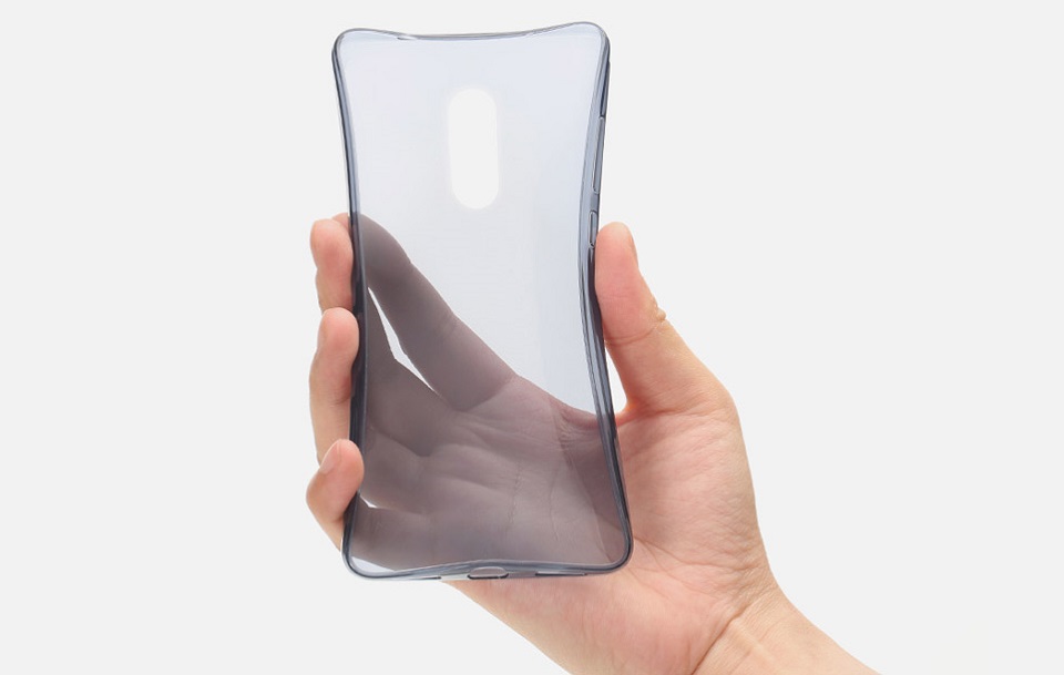 Чехол бампер силиконовый для смартфонов Xiaomi Redmi Note 4X в руке пользователя без смартфона