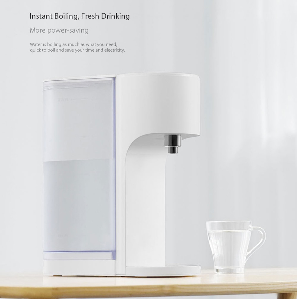 Термопот Viomi Smart Water Heater наполненный стакан воды