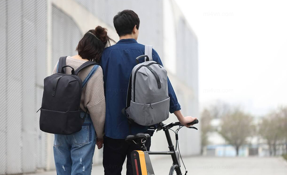 Рюкзак Xiaomi College Leisure Shoulder Bag на спині