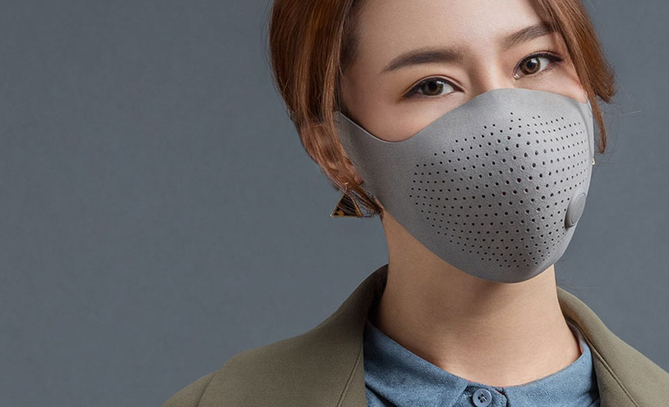 Маска для очищення повітря Xiaomi MiJia AirWear Mask на обличчі