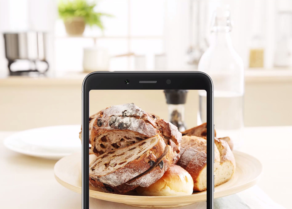 Смартфон Xiaomi Redmi 6A фото їжі