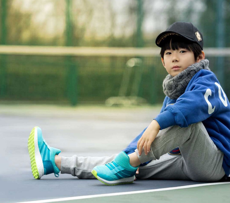 Кросівки дитячі Xiaoxun Popcorn children sneakers хлопчисько на спортивному майданчику