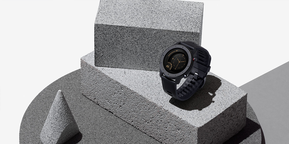 Умные часы Xiaomi Amazfit GTR 47mm Stainless steel на камне