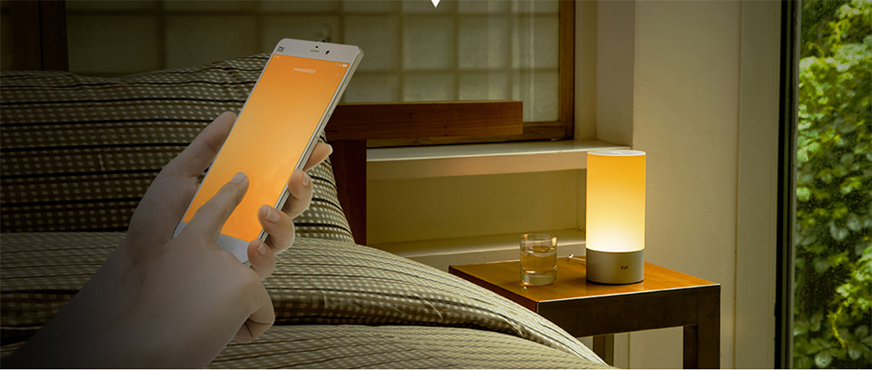 Лампа-ночник Yeelight Bedside LED-Lamp управление со смартфона