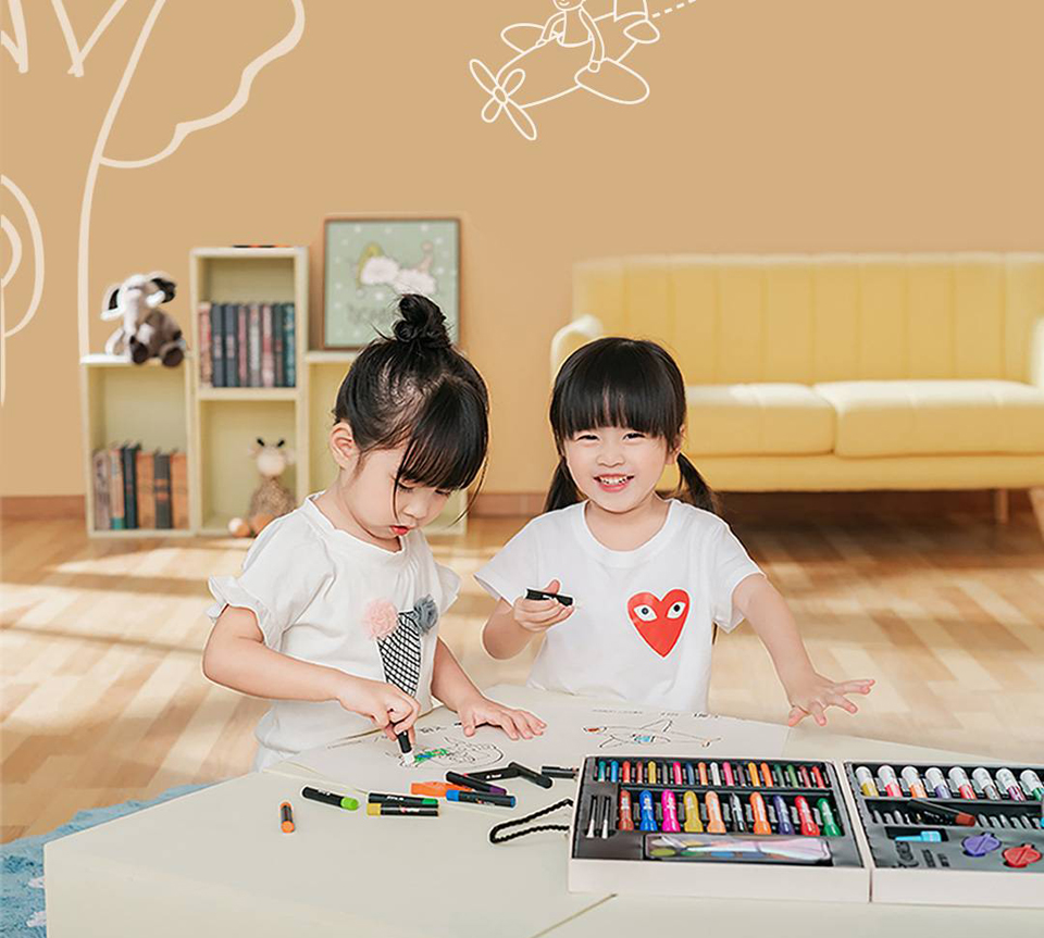 Набор для рисования BestKids Childhood Art Set 69 pcs дети рисуют