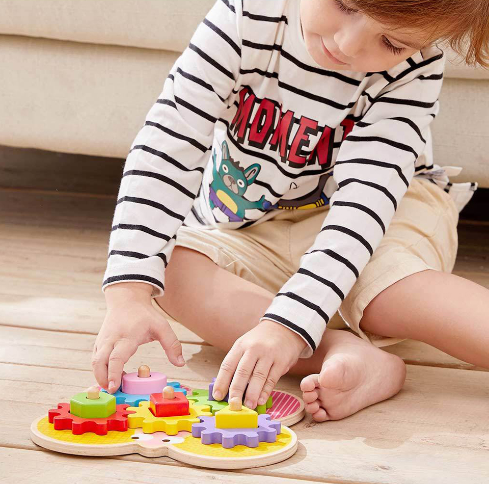 Деревянный Конструктор головоломка BEVA Educational Gear toy ребенок играет на полу