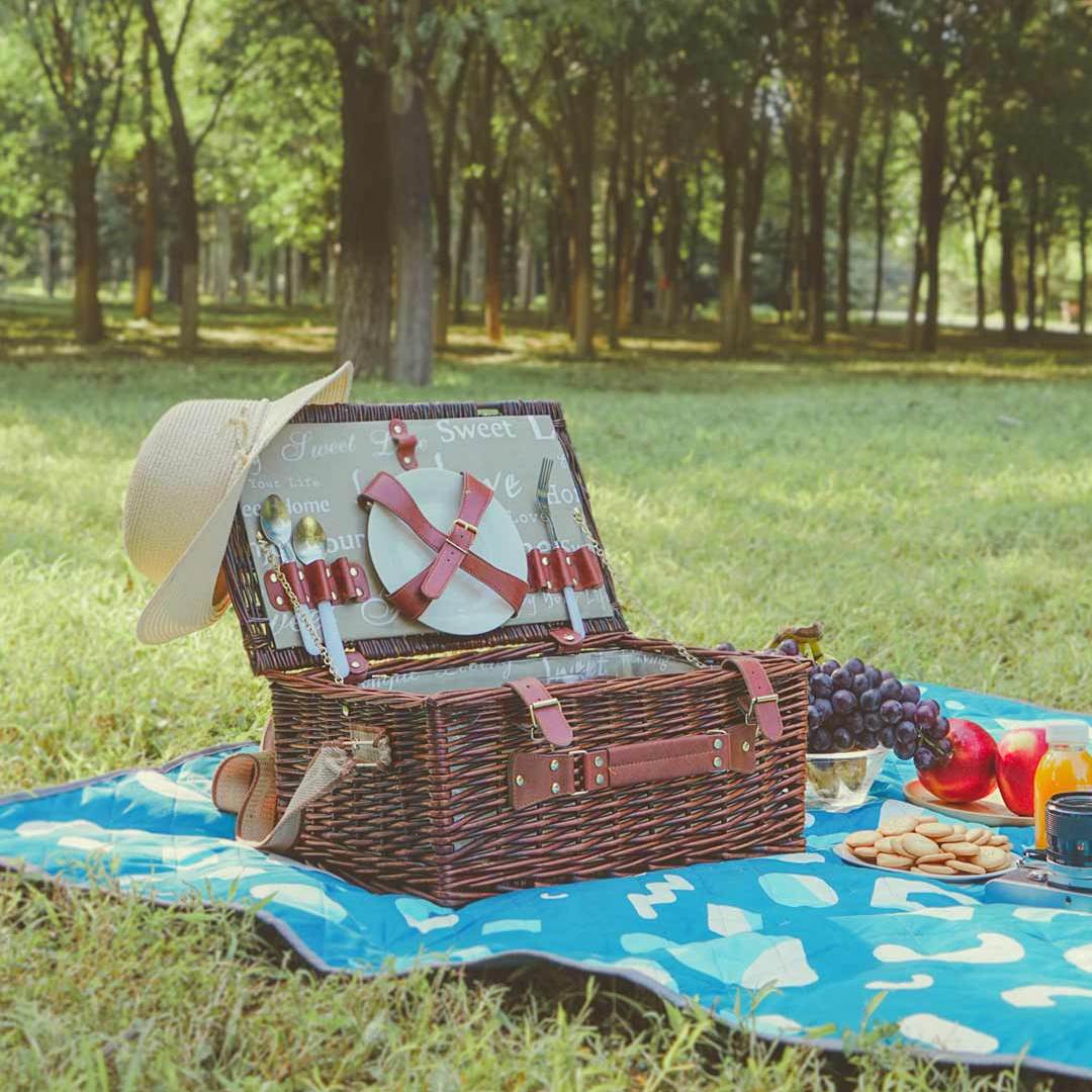 Вологостійкий килимок для пікніка Early wind skin-friendly moisture-proof picnic mat HW030202 200х140 на землі