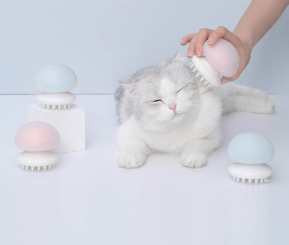 Масажний гребінець для тварин FURRYTAIL JellyFish Pet Massage Comb кіт відпочиває