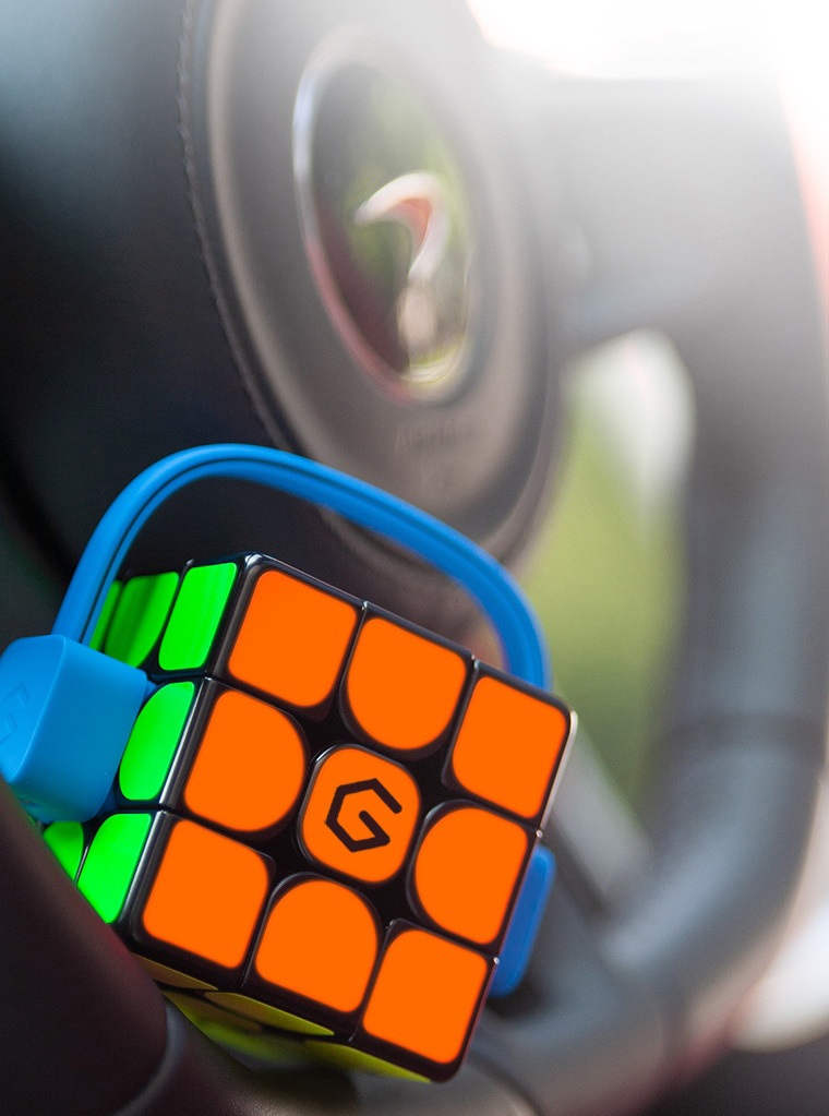 Кубик Рубик GiiKER Super Cube i3S на руле
