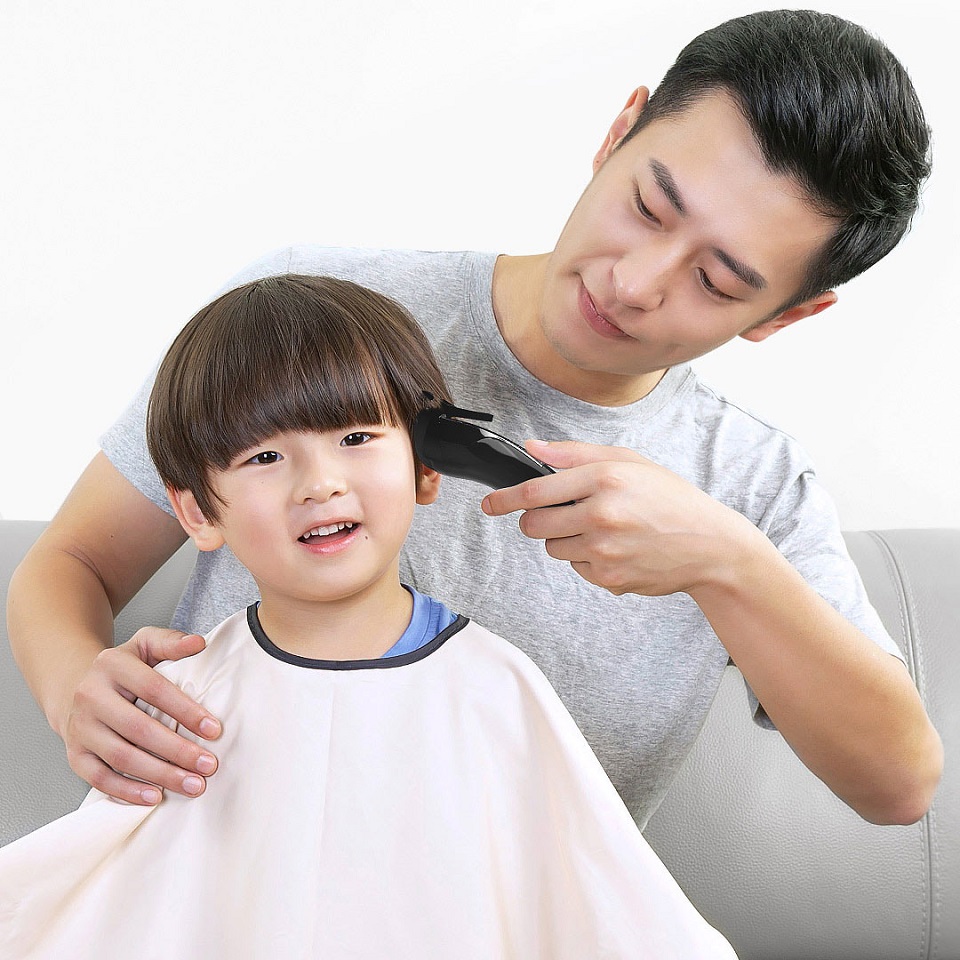 Машинка для стрижки волос Xiaomi ENCHEN Sharp3 Black отец стрижет ребенка