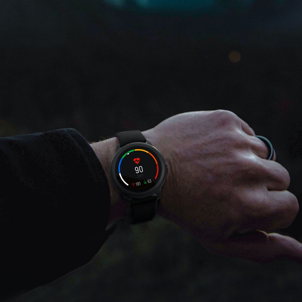 Розумний годинник Xiaomi HAYLOU Smart Watch Solar (LS05) на руці користувача