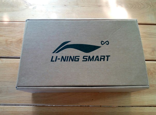Упаковка кроссовок Li-Ning