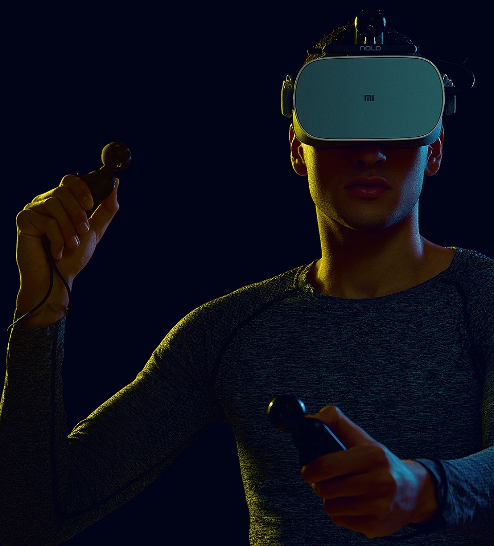 Интерактивный комплект NOLO CV1 Smart VR пользователь в VR-шлеме