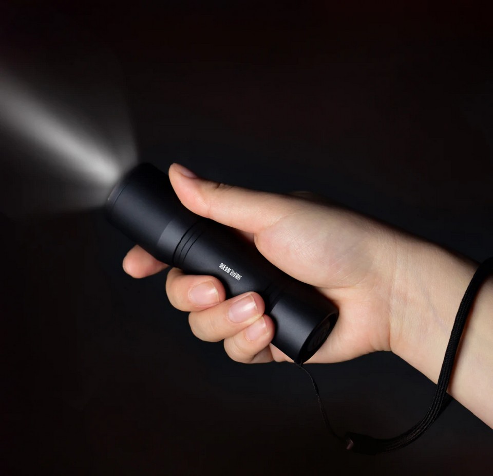portable-charging-flash-light4