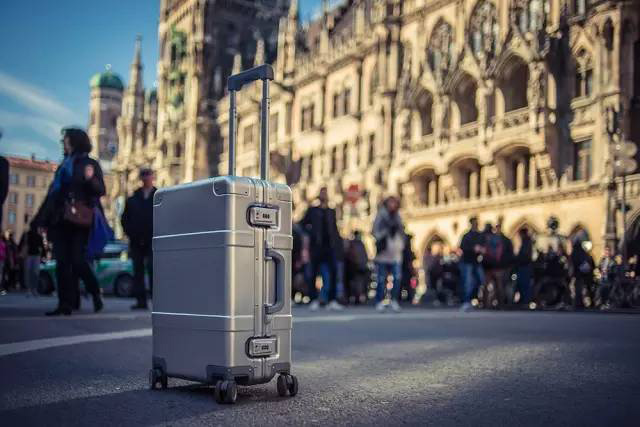 Smart Metal Suitcase Silver дизайн валізи