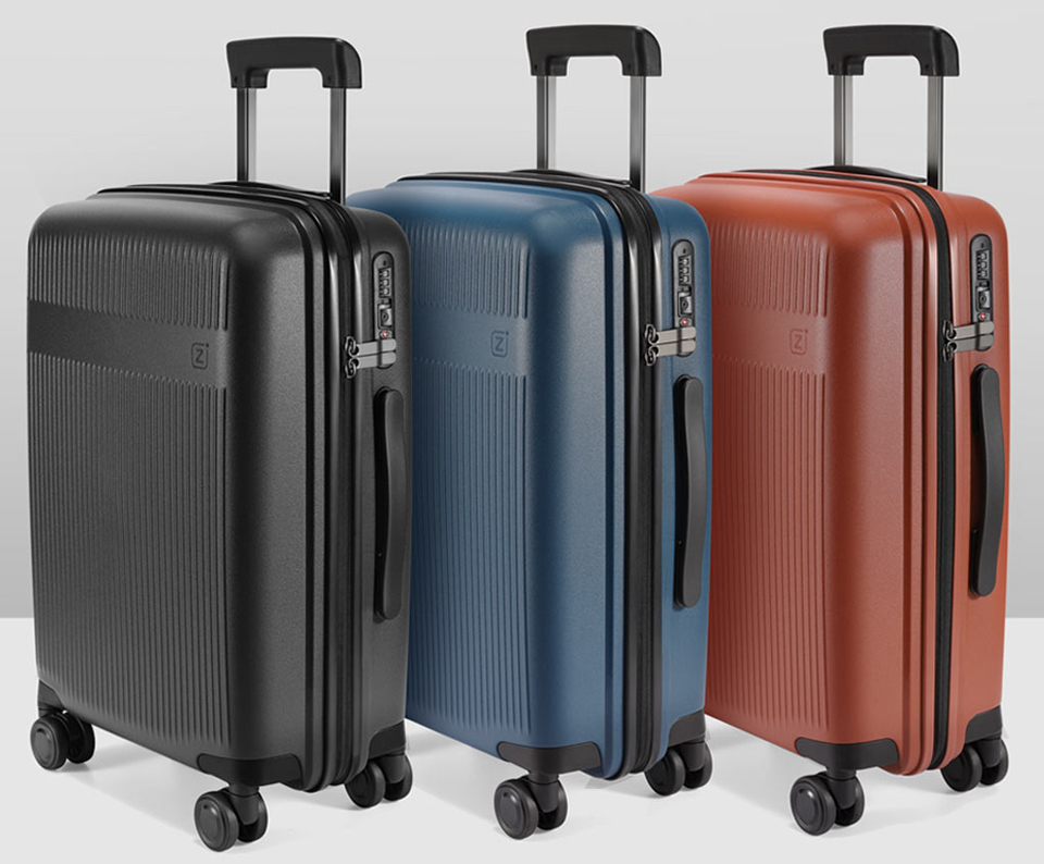 Чемодан Z Family Suitcase крупным планом в 3 расцветках