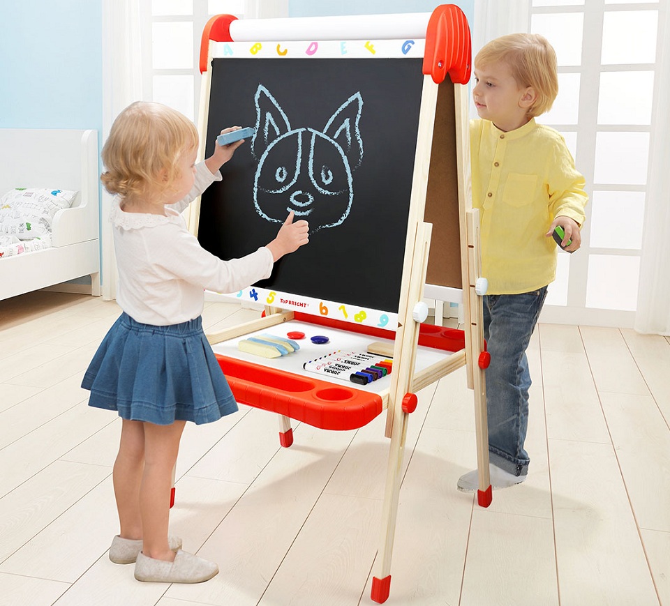 Доска для рисования ToP Bright Multi-function Children's Drawing Board два ребенка рисуют