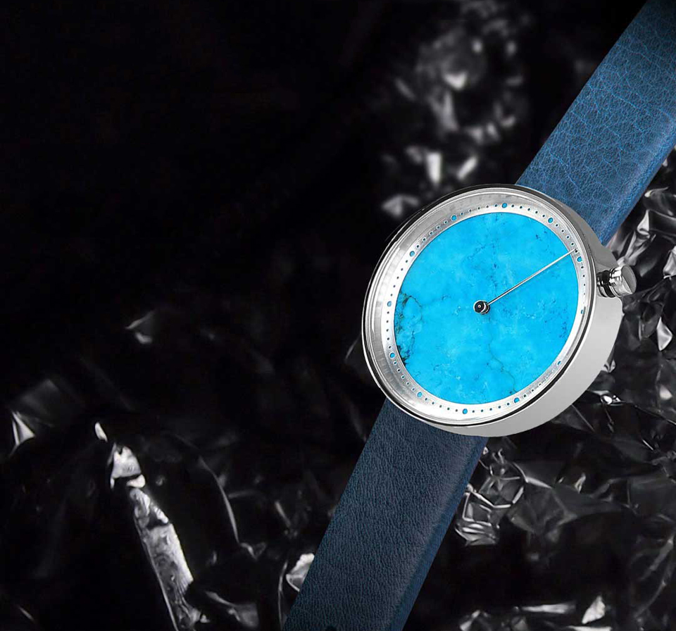 Кварцевые часы ULTRATIME ZERO Quartz watches крупным планом
