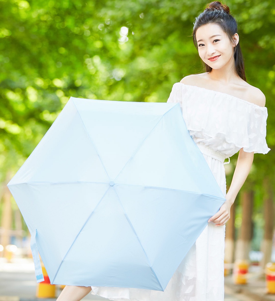 Зонт Umbracella Ultra-Light Umbrella девушка