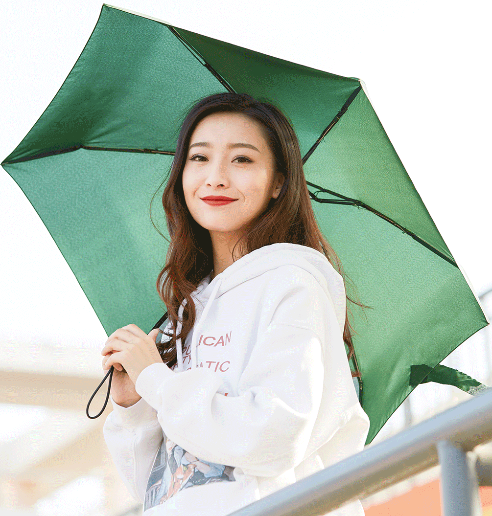 Парасолька Umbracella Ultra-Light Umbrella в руці дівчини