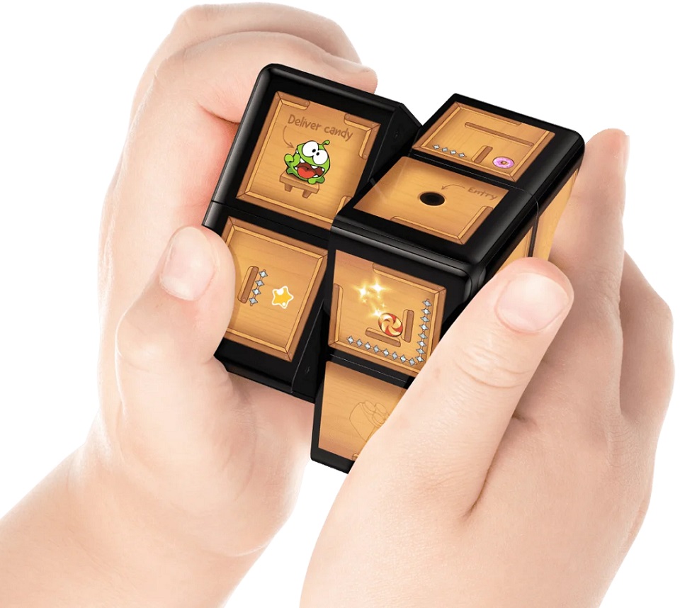 Портативна ігрова консоль Wowcube у руці дитини