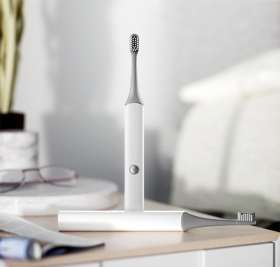Электрическая зубная щетка Xiaomi ENCHEN Electric Toothbrush Aurora T+ на столе