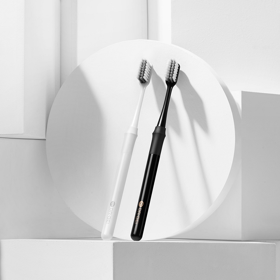 Комплект зубных щёток Xiaomi Doctor B Toothbrush Bamboo Cleaner 4pc Set ( 2Black+2White) черного и белого цвета