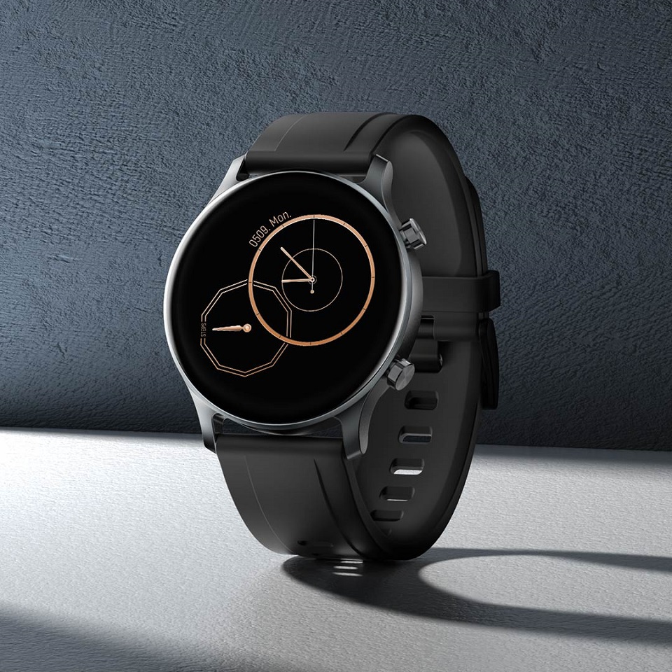 Умные часы Xiaomi Haylou Smart Watch LS04 Black на столе