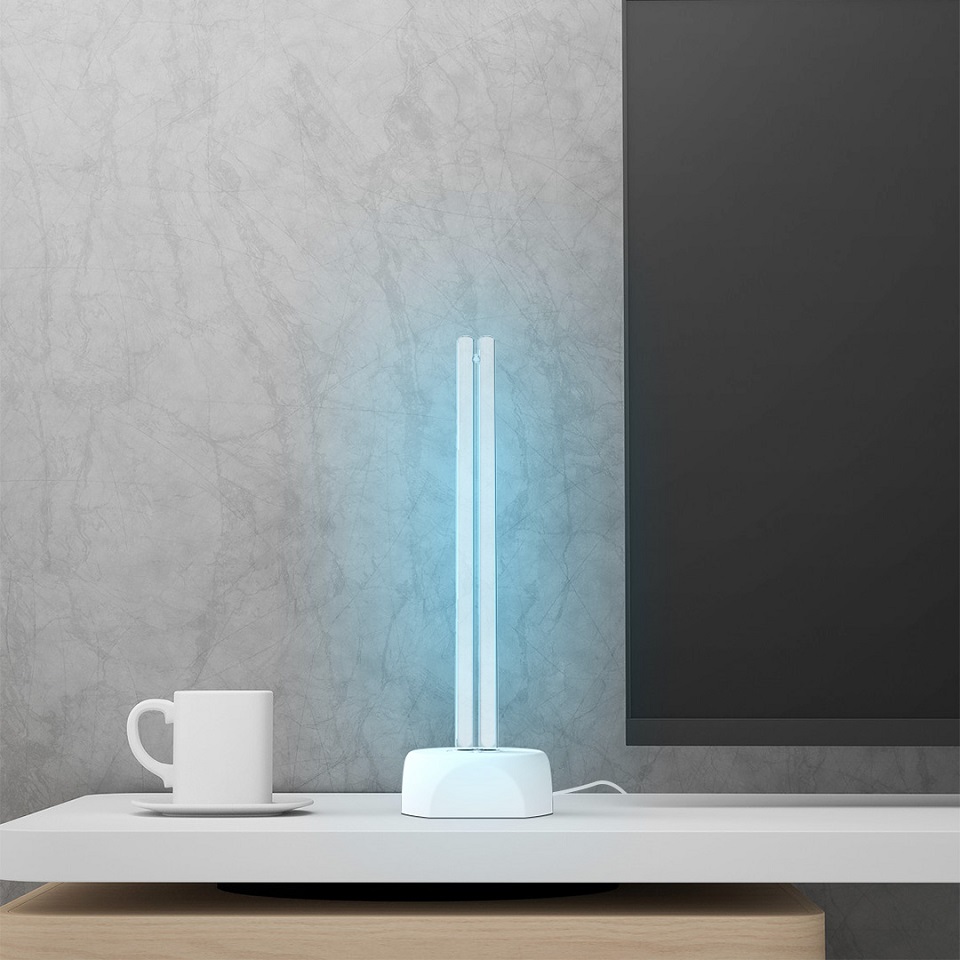 Бактерицидная УФ лампа Xiaomi HUAYI Disinfection Sterilize Lamp White SJ01 в рабочем состоянии