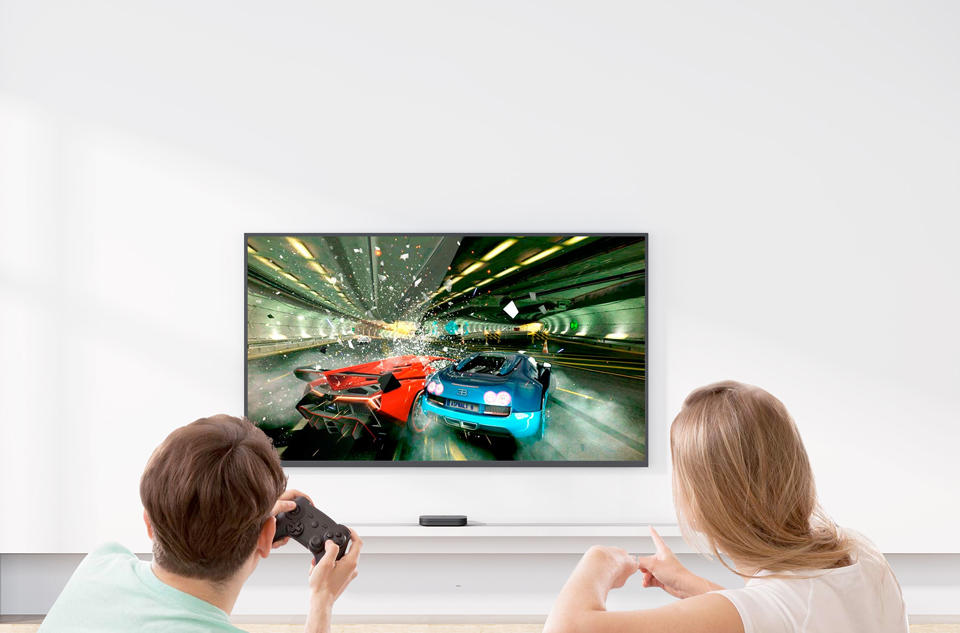 TV-Приставка Xiaomi Mi Box S International Edition играют в гонки