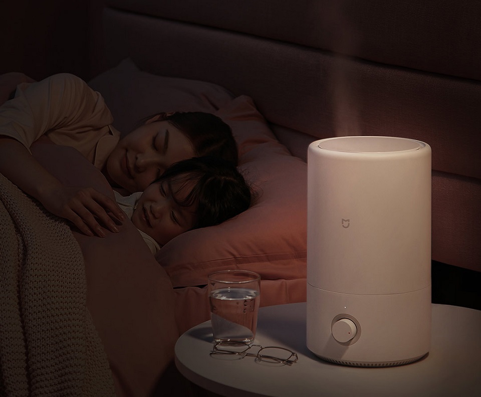 Зволожувач повітря Xiaomi Mi Home (Mijia) Humidifier White (MJJSQ02LX) у нічний час 