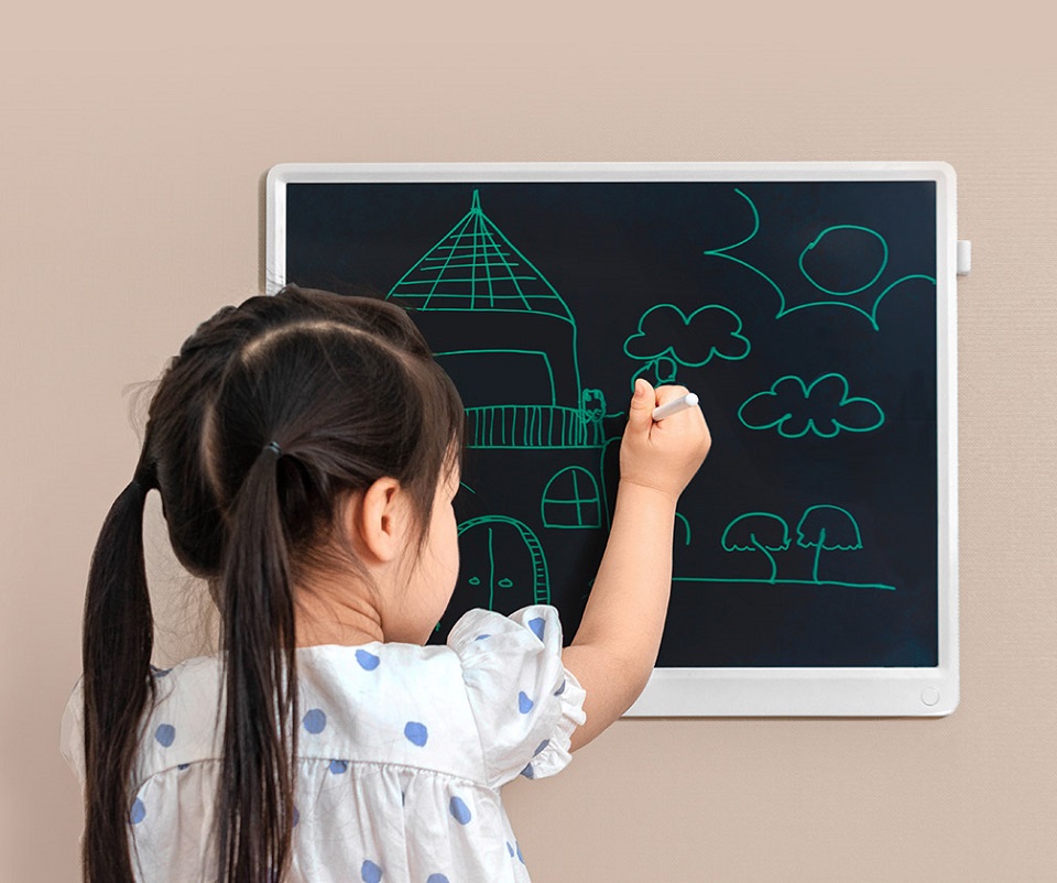 Графический планшет Xiaomi Mi Home (Mijia) LCD Small Blackboard девочка рисует