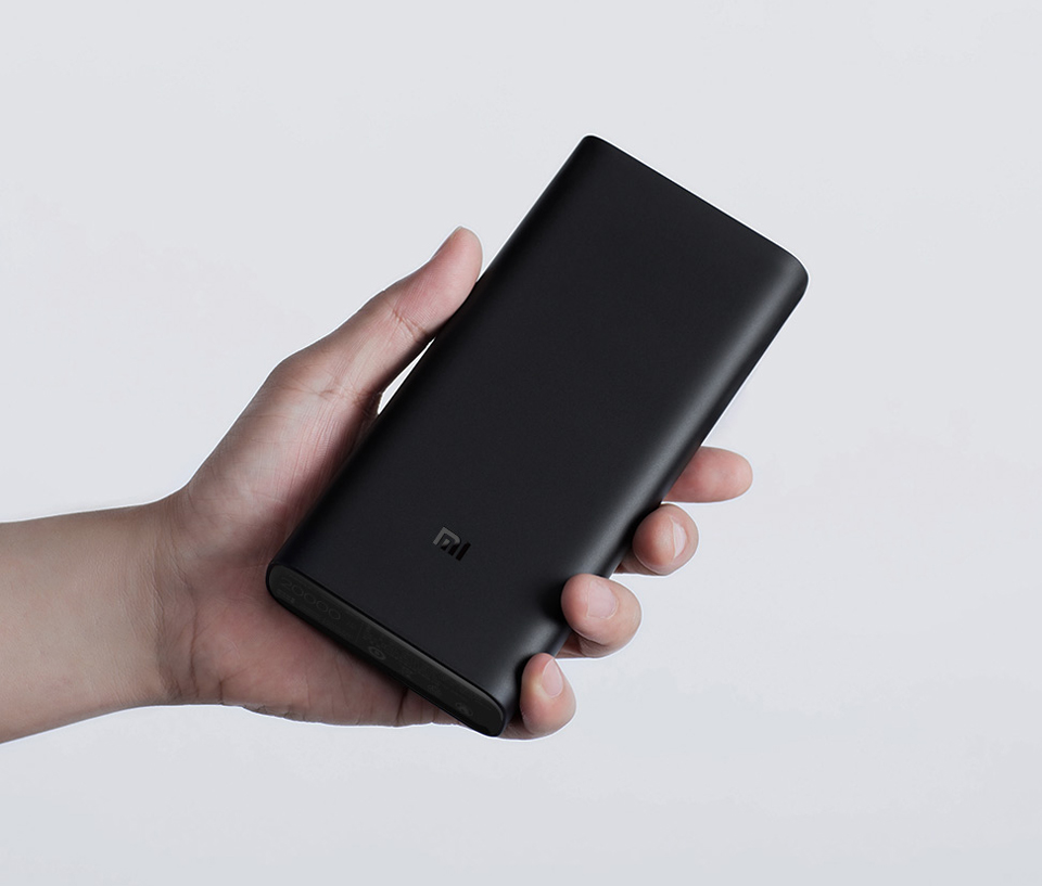 Универсальная батарея Xiaomi Mi Power bank 3 20000mAh размещение в руке