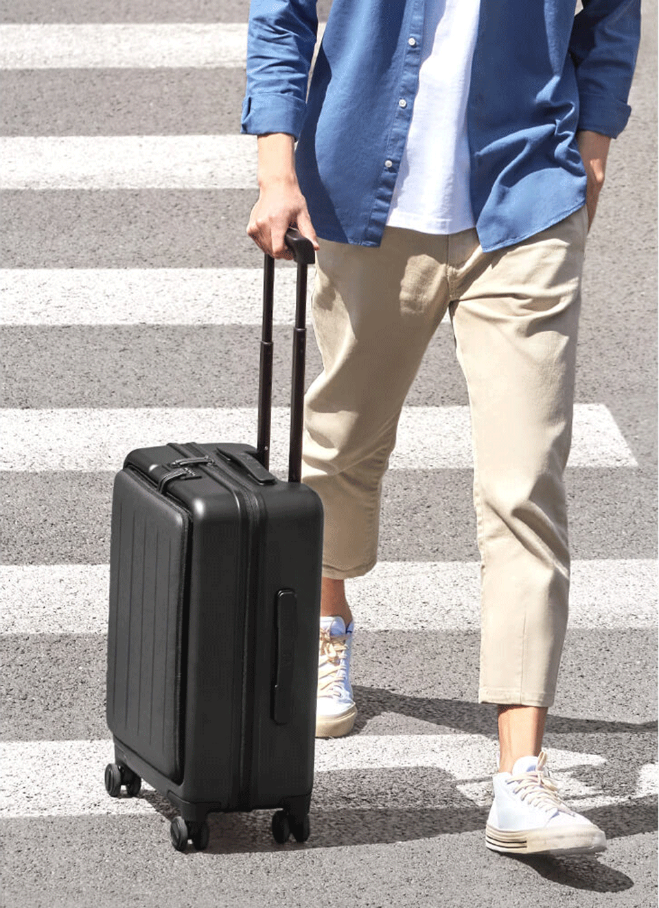 Xiaomi Ninetygo Seine Luggage в руках