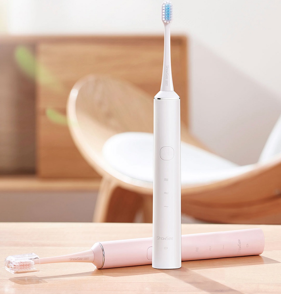 Электрическая зубная щетка Xiaomi ShowSee Sonic Toothbrush на столе