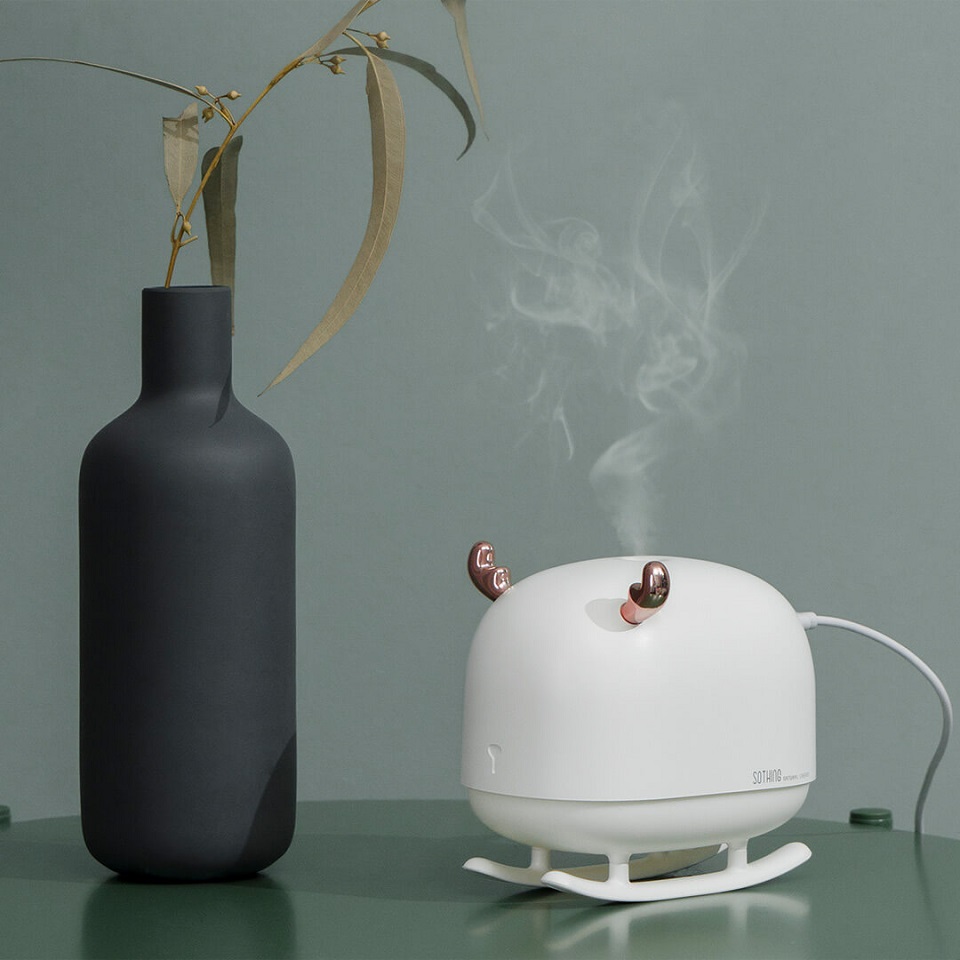 Портативний зволожувач повітря Xiaomi Sothing Deer Humidifier and Light (DSHJ-H-009) White на столі