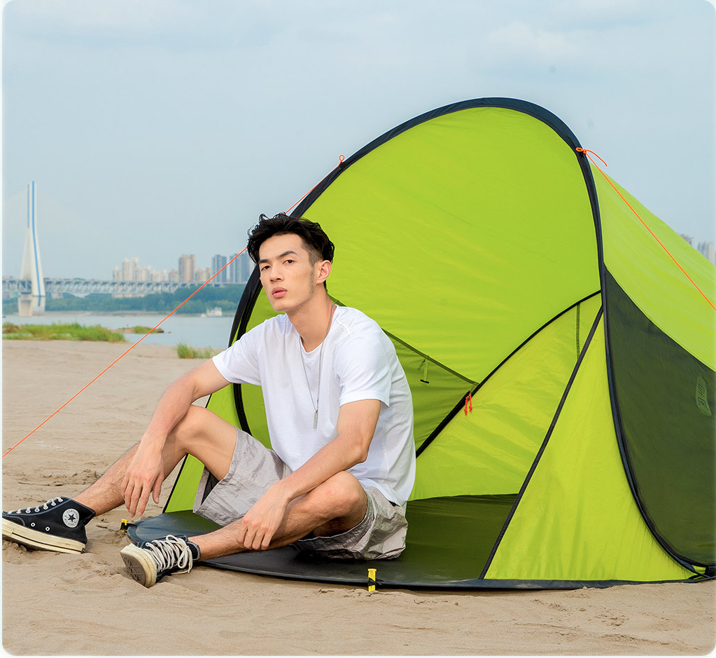 Пляжная палатка Xiaomi ZaoFeng на песке