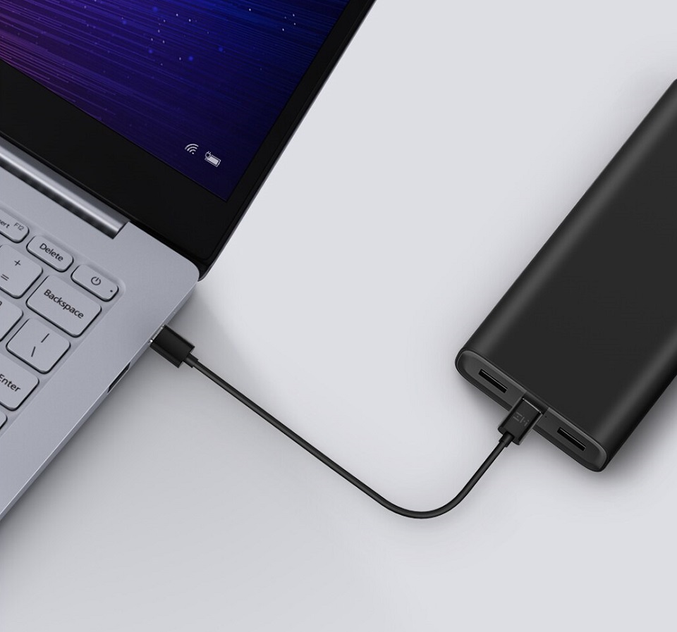 Кабель Xiaomi ZMi USB-C to USB-C Cable 5A павербанк подключен к ноутбуку