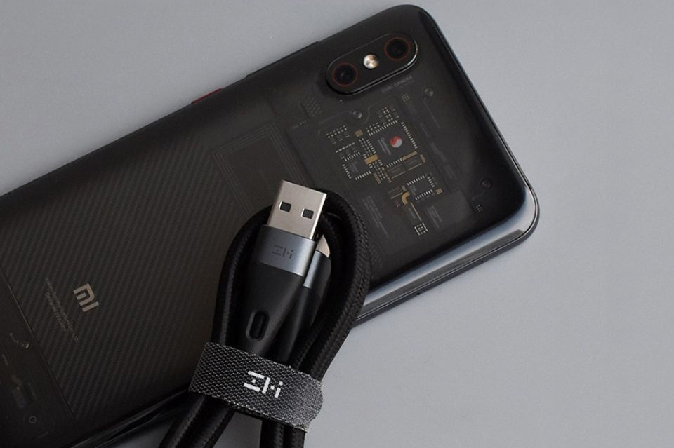 Кабель Xiaomi ZMi AL706 USB - Type-C Black 1m та смартфон