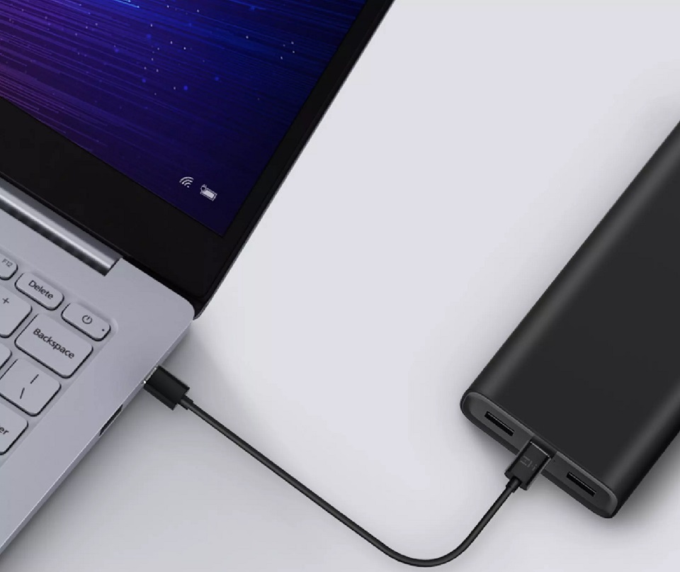 Кабель Xiaomi ZMi USB-C to USB-C Cable 3A павербанк подключен к ноутбуку