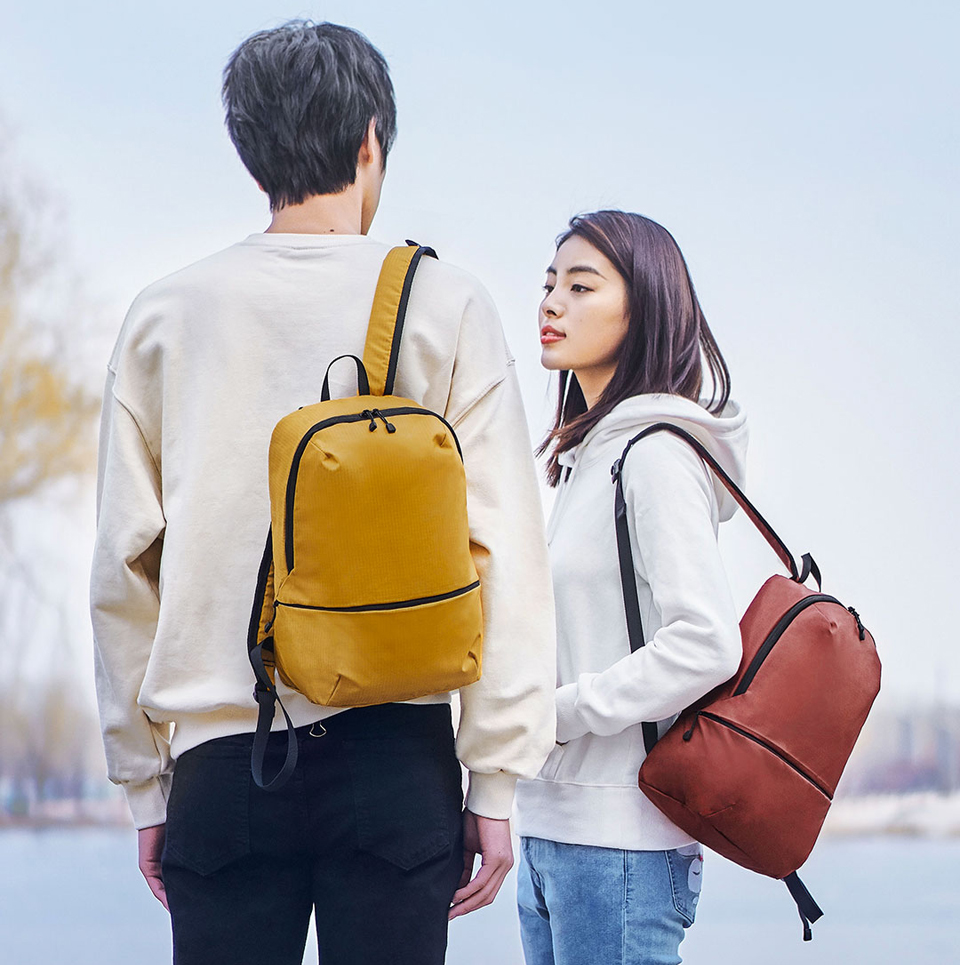 Рюкзак Z Bag Ultra Light Portable Mini Backpack дівчина з хлопцем з рюкзаками